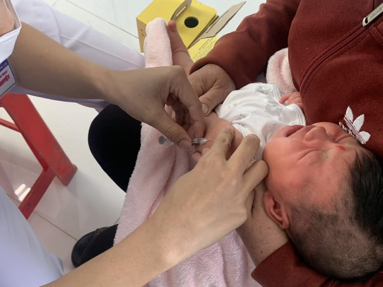 Quảng Nam phấn đấu hoàn thành tiêm 20.000 liều vaccine sởi đã phân bổ 